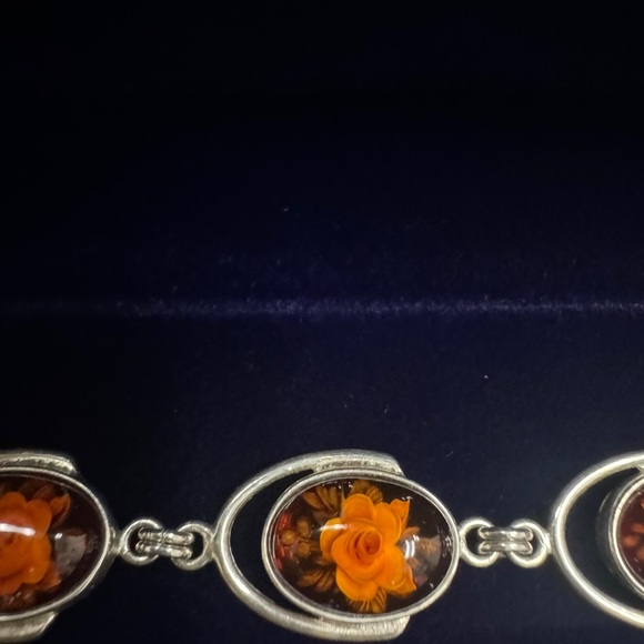 Vintage hand carved Amber Balkan sterling bracelet - Picture 3 of 5